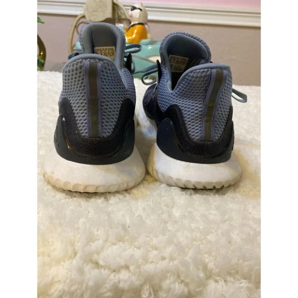 Athletic_Shoes